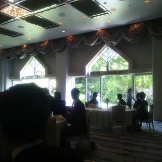 ガーデンテラスに面した披露宴会場