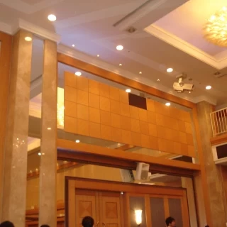 会場