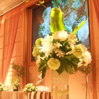テーブルの豪華な花