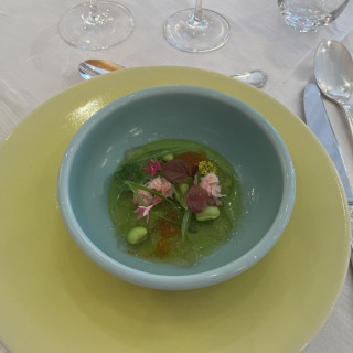 マグロのタルタル。にんじんのピュレと。