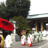 参進の儀の様子。神殿に入る少し前