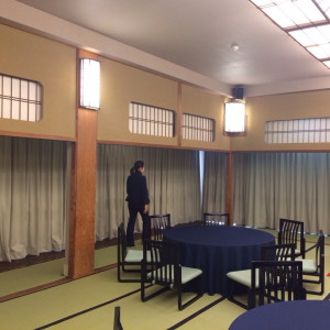 披露宴会場 まずはカーテンが閉まっている|376600さんの山荘 京大和の写真(149235)