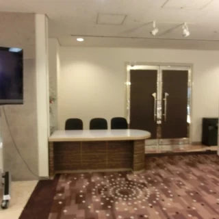 披露宴会場入り口には腕に受付が設計してあります。