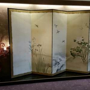建物にあわせた屏風のインテリアです。|377229さんの満華月（営業終了）の写真(254947)