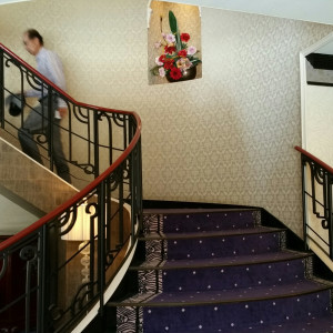 披露宴会場へ向かう趣のある階段です。|377229さんの満華月の写真(254953)