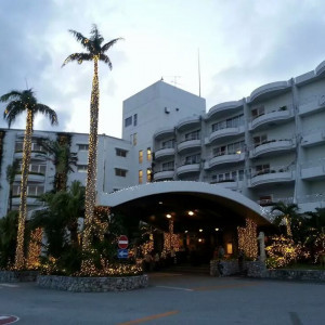 ホテル入り口  ここまでのアプローチも素敵です|377398さんの沖縄かりゆしビーチリゾート・オーシャンスパ(旧かりゆしビーチリゾート恩納)の写真(152443)