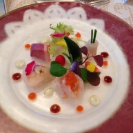 試食。食用花が目にも美味しい！