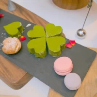 四つ葉のクローバーのケーキ