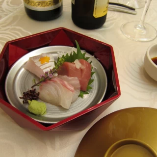 マグロと鮮魚の三種盛り