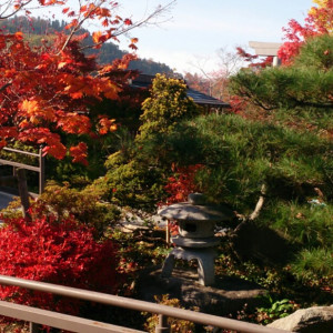 出雲神殿前の日本庭園にはミニサイズの滝まであります！|377941さんの緑の迎賓館 アンジェリーナの写真(156337)