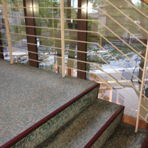 各階を繋ぐ階段は窓ガラス張りになっていて外が見える|378396さんのアークホテルロイヤル福岡天神の写真(158715)