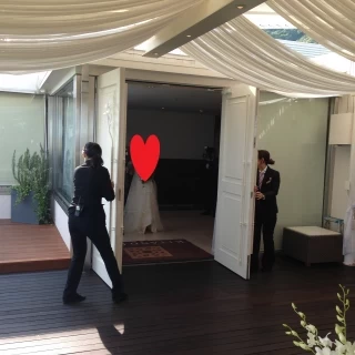 挙式会場、新郎新婦入場