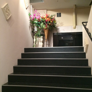 披露宴会場の前の階段|380302さんのBATUR YOKOHAMA(バトゥール ヨコハマ)（営業終了）の写真(179448)