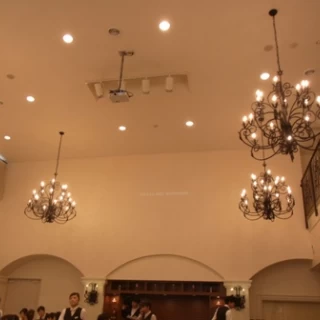 披露宴会場の照明器具、プロジェクター