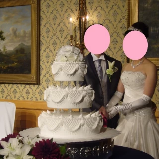 イミテーションケーキ。この会場には3段くらいが合いますね。