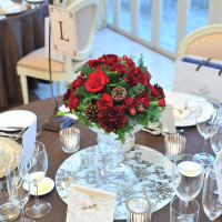 ゲストのテーブルを小生花とキャンドルで飾ってもらいました