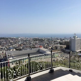フラワーシャワーを行った階段からの写真です！