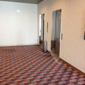 シルバーでスタイリッシュなエレベータ|382896さんの福岡リーセントホテルの写真(178325)