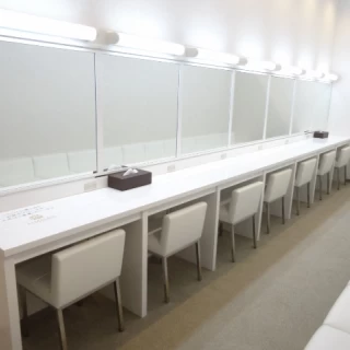 女性着替え室ドレッサー