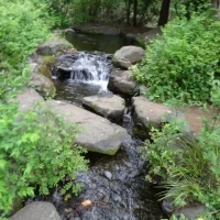 庭にミニ滝