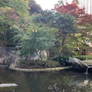 新郎新婦のバックに広がる景色