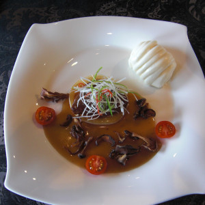中華版肉料理。白いパンもおいしい|384933さんの梅田スカイビル ブライダル Sanguの写真(192880)