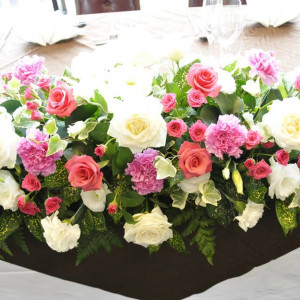 セットプランで注文できるメインテーブルの装花です。|385143さんのクルーズクルーズSHINJUKUの写真(188914)
