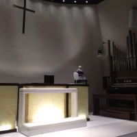 オルガンで演奏してくれます
