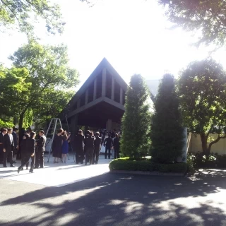 チャペル前での写真撮影