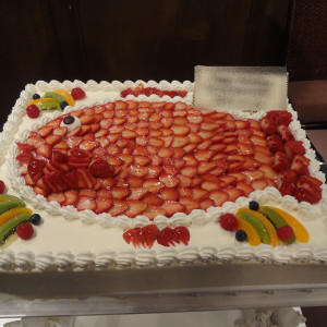 可愛いイチゴが満載のウェディングケーキ|388910さんのTHE ASHIYA GARDEN HILLS(ザ芦屋ガーデンヒルズ）の写真(201638)