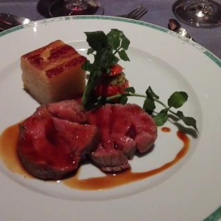 ローストビーフ。柔らかくてとろけます。