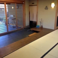 入ってすぐのロビーは広くて披露宴待機スペースにできます
