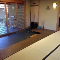 入ってすぐのロビーは広くて披露宴待機スペースにできます