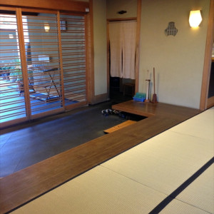 入ってすぐのロビーは広くて披露宴待機スペースにできます|390720さんの桜坂観山荘の写真(206003)