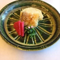 皮が焼いてあって絶妙な味わいの魚料理