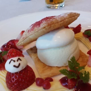 下見の際に出していただいてスイーツ（イチゴのミルフィーユ）