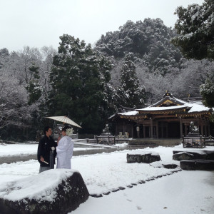 雪の日の前撮りノ様子|392675さんの岐阜護国神社 せいらん会館の写真(210858)