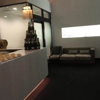 バーの奥に喫煙室がありました。