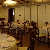 少し小さめの披露宴会場