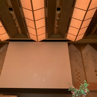 舞扇会場のスクリーン