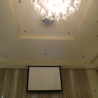 大きなモニター