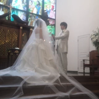 厳かなチャペルで指環交換