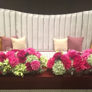 披露宴会場の新郎新婦のソファ〜マリノア〜