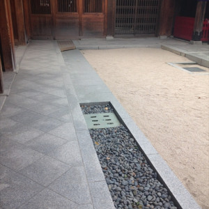 本殿前のスペースは砂利が綺麗|397593さんの亀山神社の写真(220059)