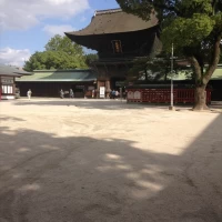 本殿前の広い空間