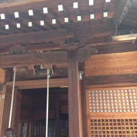 和のつくりの本殿建物