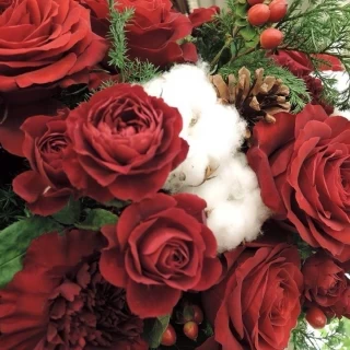 クリスマスカラーで装花をお願いしました。
