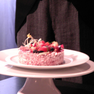 両親によるケーキ入刀用ケーキ|398391さんのシャトーレストラン ジョエル・ロブションの写真(258930)