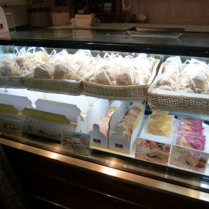 館内の洋菓子販売コーナー（ぱいしゅーがウリ）|398391さんの冠稲荷神社 宮の森迎賓館 ティアラグリーンパレスの写真(274428)