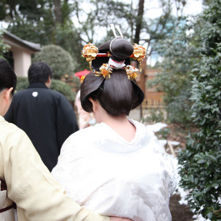 庭園を通って会場まで